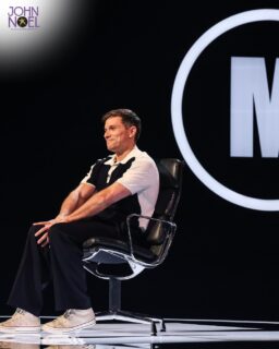 Have you got plans for Boxing Day? Now you do! 

Tune in 8:00pm on BBC to see @iamwillbest and @nikita__kuzmin take on Mastermind 📺